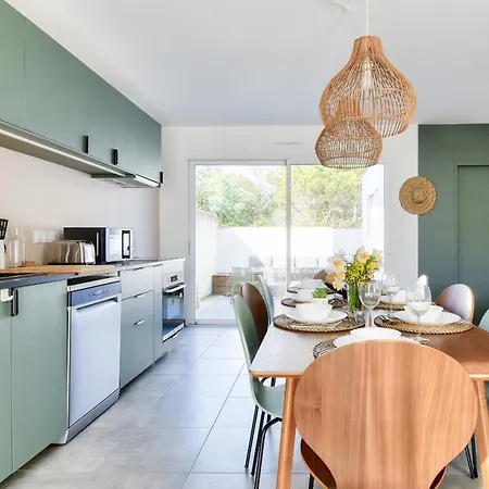 Belle Maison Pour 8 - 250m De La - Terrasse 別荘 La Guérinière