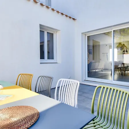 Belle Maison Pour 8 - 250m De La - Terrasse *