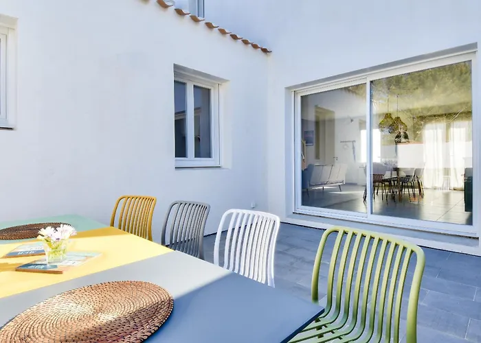 Belle Maison Pour 8 - 350m De La - Terrasse *