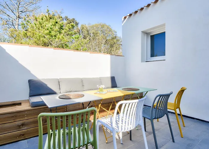 Belle Maison Pour 8 - 350m De La - Terrasse * La Guérinière