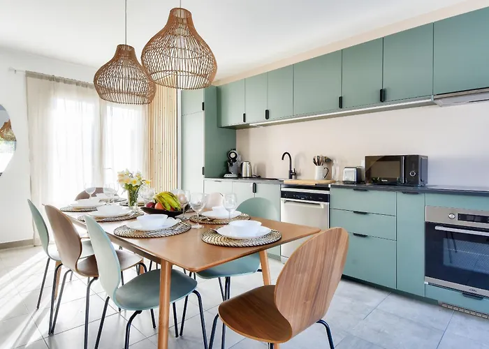 Belle Maison Pour 8 - 350m De La - Terrasse Hébergement de vacances *