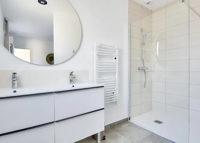 Belle Maison Pour 8 - 350m De La - Terrasse La Guérinière